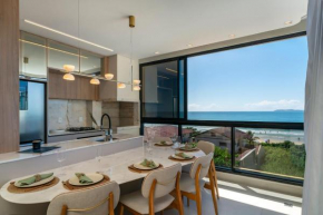 Residencial East Wind 202 - Excelente apartamento 3 Suítes, frente para o mar, piscina, sauna e espaço de lazer com vista para a praia de Mariscal - (Consultar serviços de roupa de cama e banho)